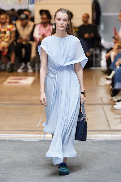 Look 18